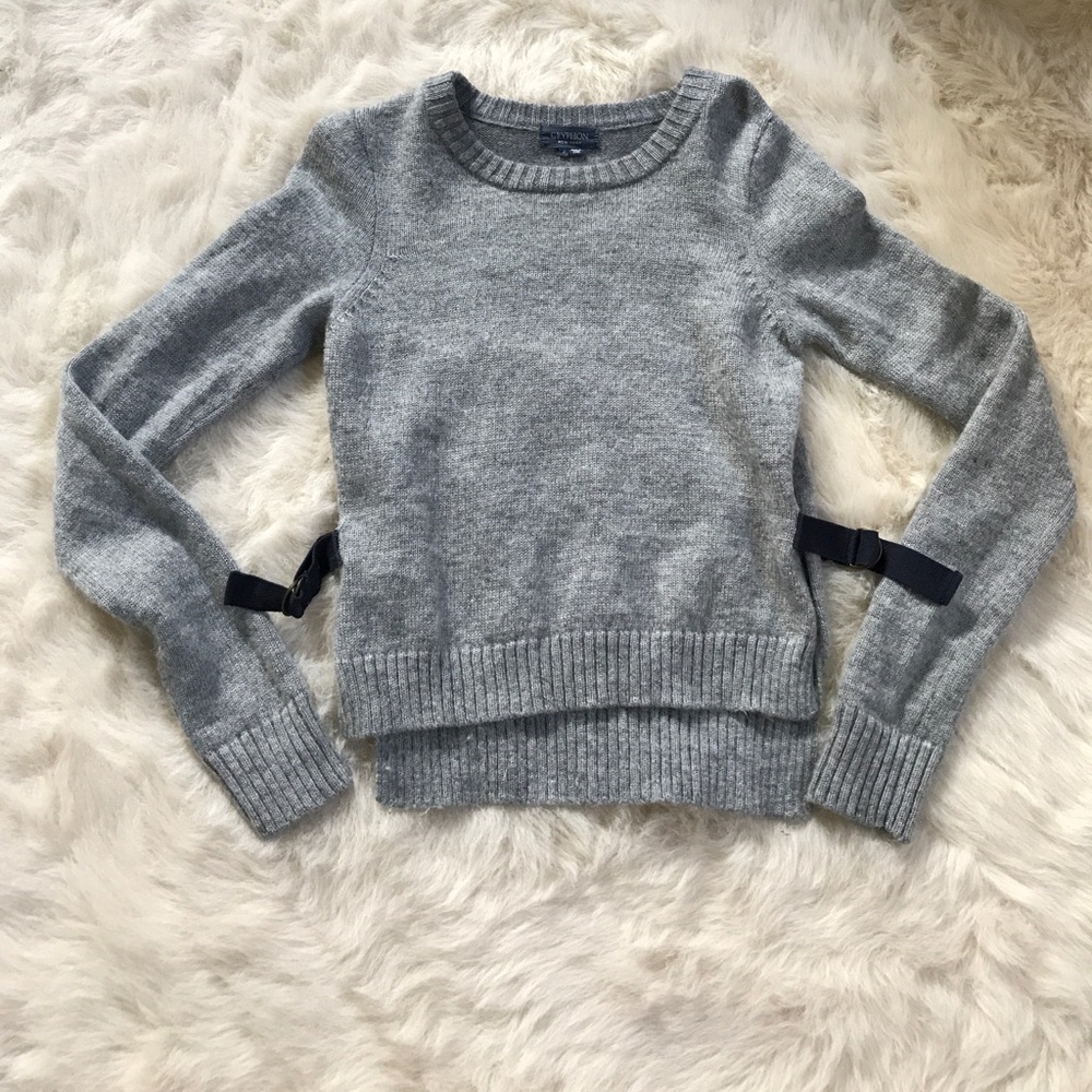 Gryphon gray sweater with side ties